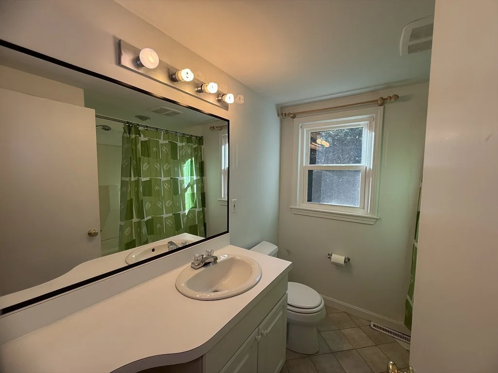 3 bed, 1 bath apartment for rent at 45 Richardson St Unit A, Billerica — photo 10 of 16