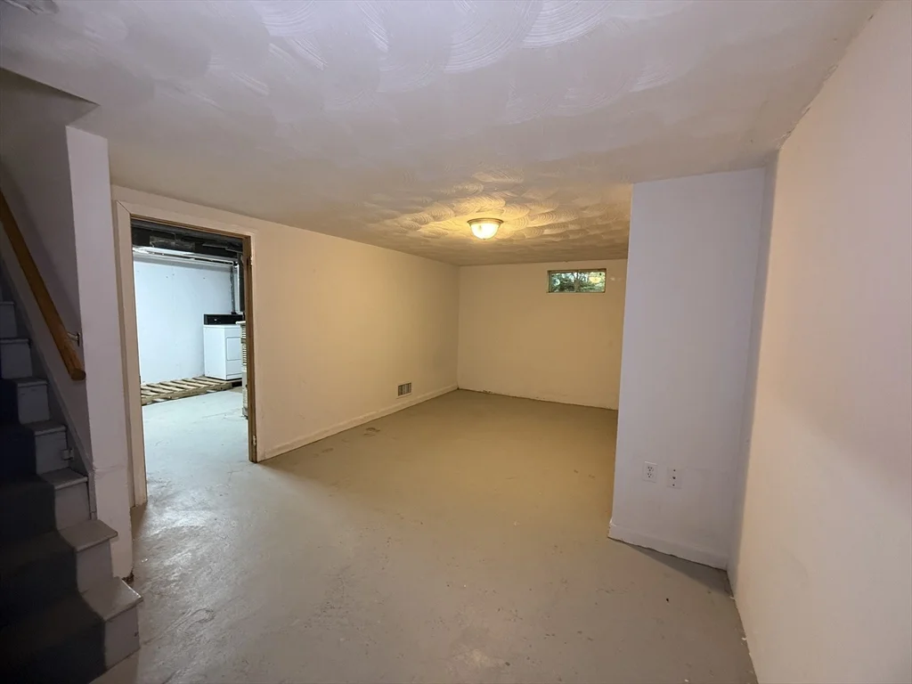 3 bed, 1 bath apartment for rent at 45 Richardson St Unit A, Billerica — photo 15 of 16
