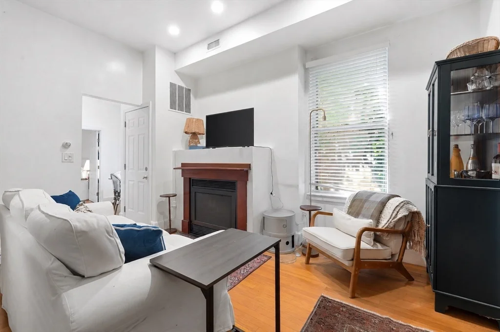 2 bed, 2 bath apartment for rent at 45 Rutland St Unit 2, South End — photo 3 of 14