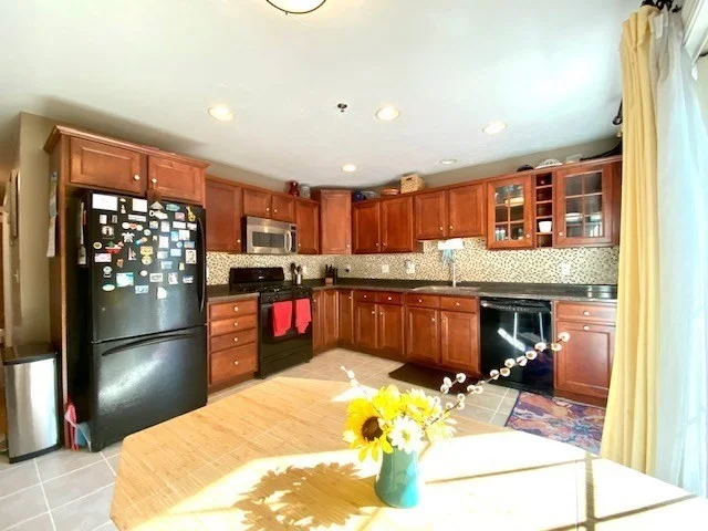 2 bed, 2 bath apartment for rent at 45 Sumner St Unit 45, Quincy — photo 3 of 13