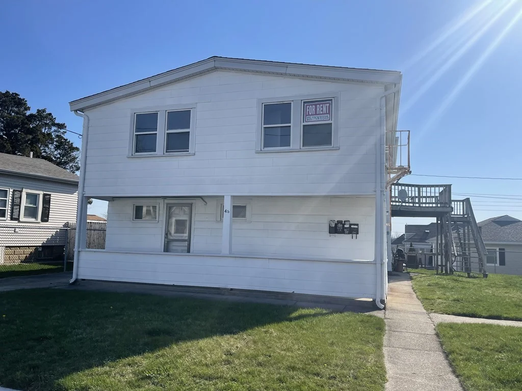 1 bed, 1 bath apartment for rent at 45 Susan St Unit 2W, South Dartmouth — photo 1 of 15