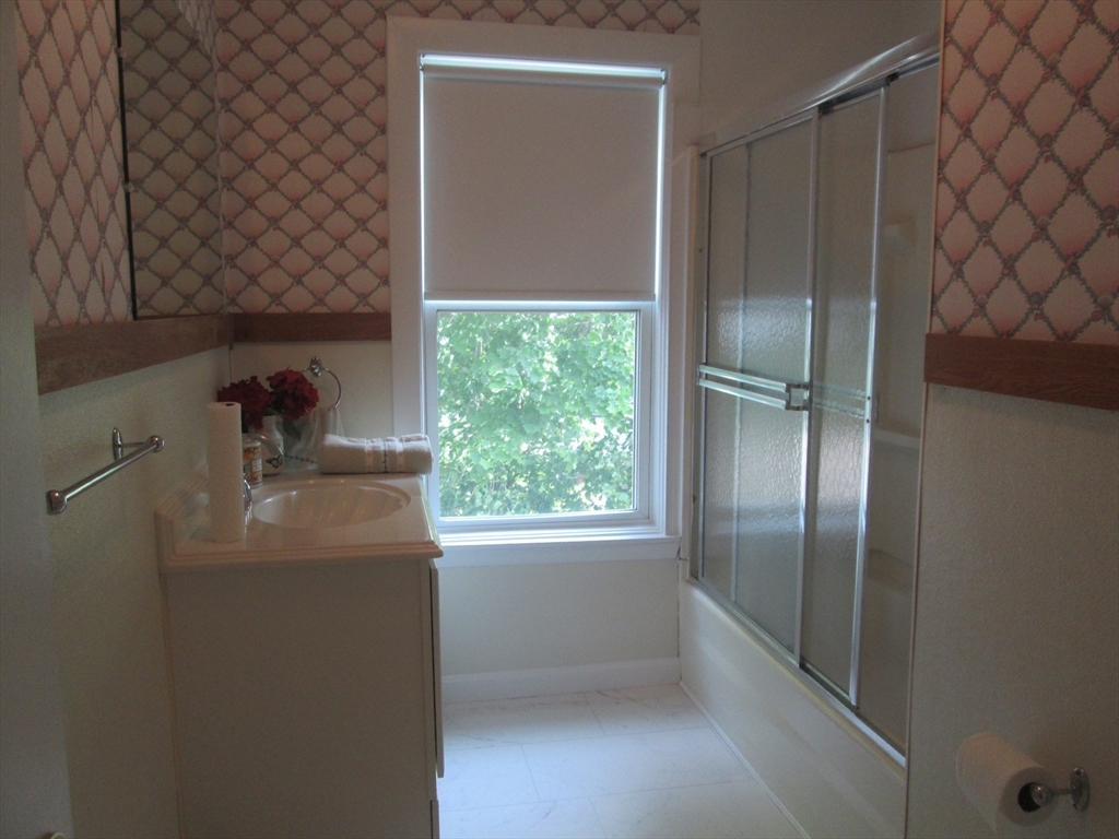 3 bed, 1 bath apartment for rent at 45 Tewksbury St Unit 4, Winthrop — photo 9 of 17
