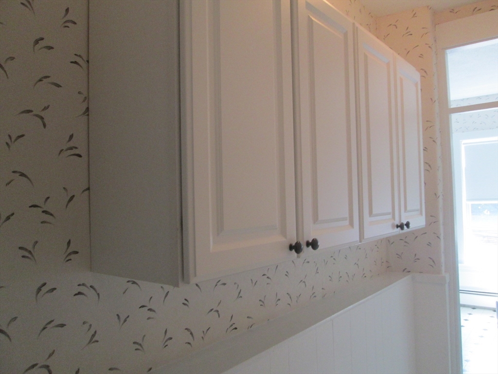 3 bed, 1 bath apartment for rent at 45 Tewksbury St Unit 4, Winthrop — photo 2 of 17