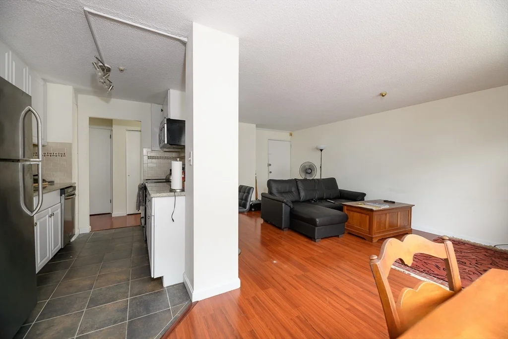 2 bed, 1 bath apartment for rent at 45 Trowbridge St Unit 4C, Harvard Square — photo 4 of 7