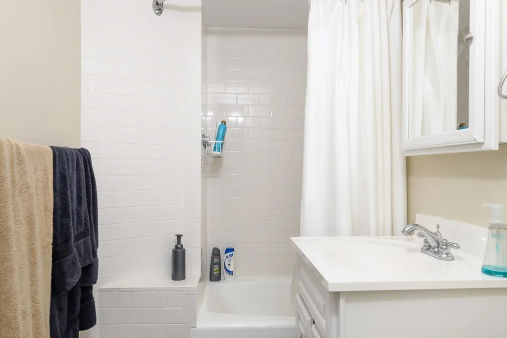 2 bed, 1 bath apartment for rent at 45 Trowbridge St Unit 4C, Harvard Square — photo 7 of 7