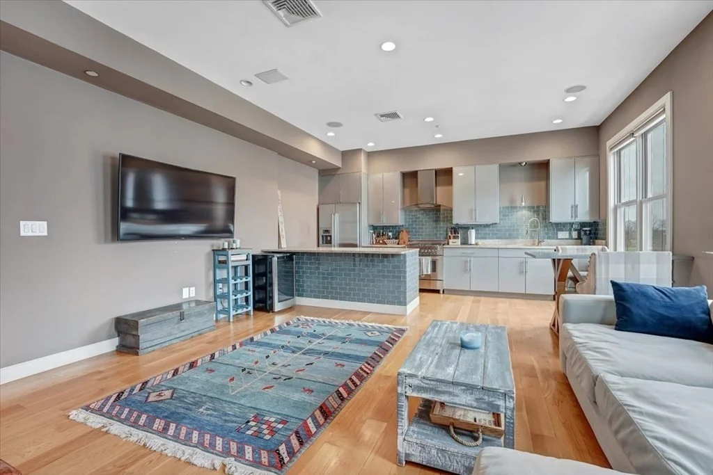 2 bed, 2 bath apartment for rent at 45 Vinton Unit 4, South Boston — photo 2 of 28