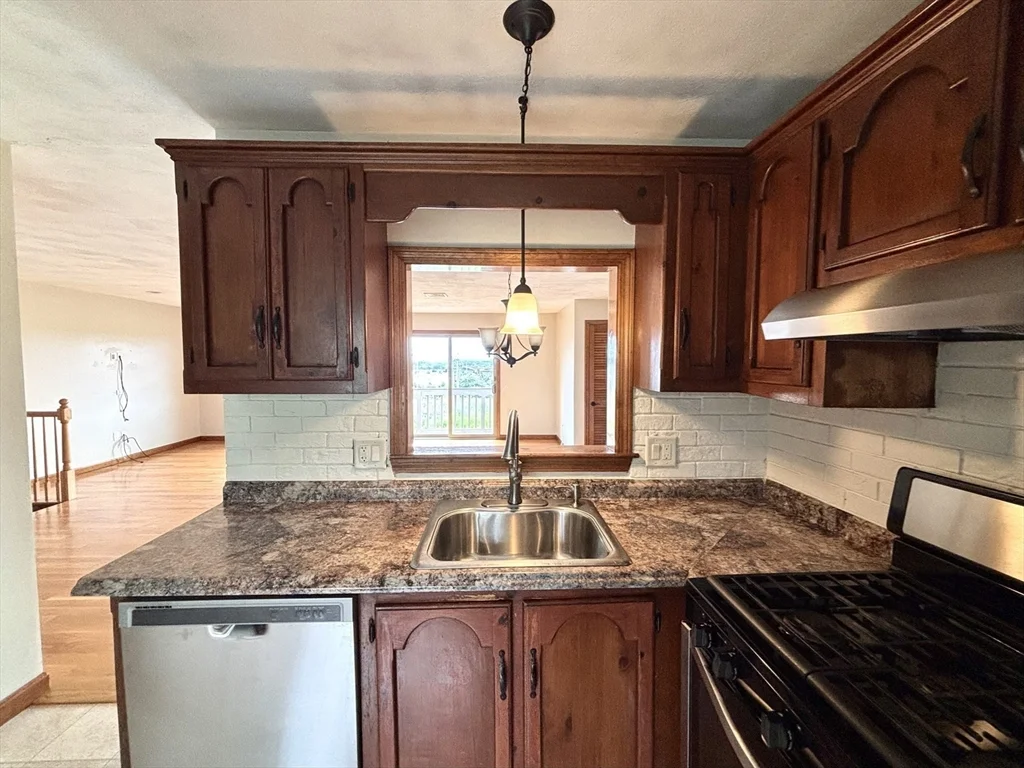 2 bed, 1 bath apartment for rent at 45 Washington St Unit 90, East Methuen — photo 8 of 24
