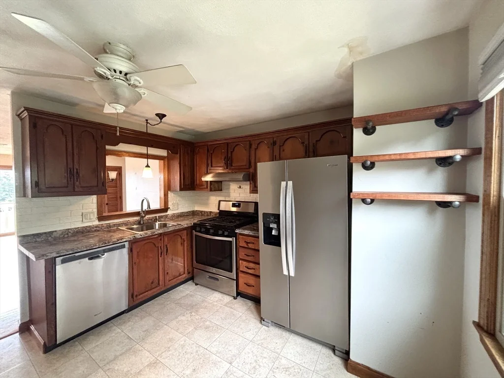 2 bed, 1 bath apartment for rent at 45 Washington St Unit 90, East Methuen — photo 7 of 24