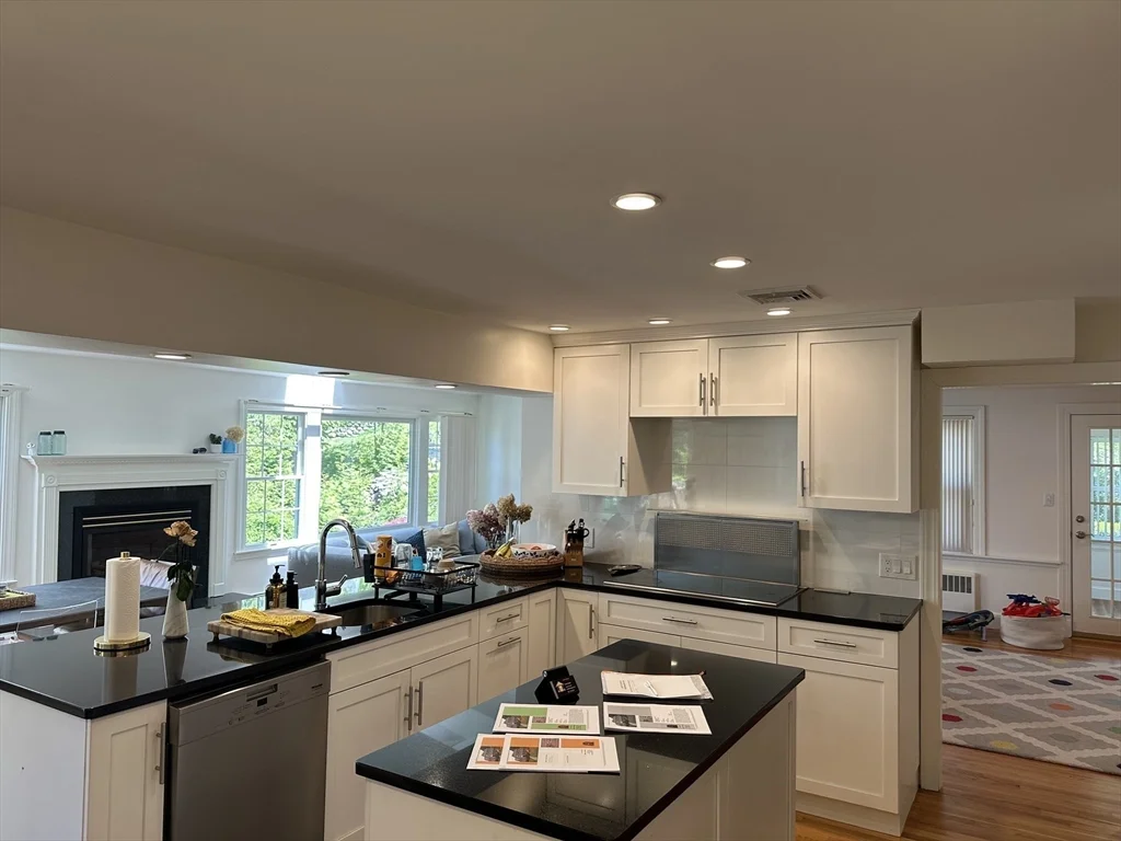 5 bed, 3 bath apartment for rent at 45 Wellesley Rd Unit 0, Belmont — photo 11 of 39