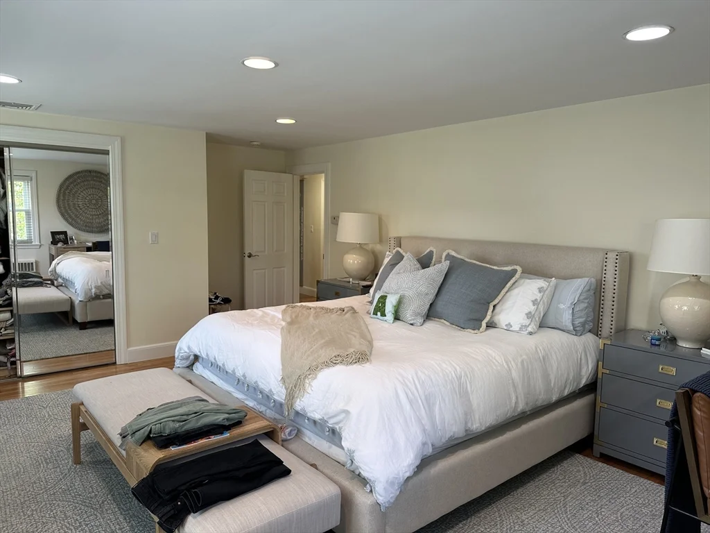 5 bed, 3 bath apartment for rent at 45 Wellesley Rd Unit 0, Belmont — photo 22 of 40