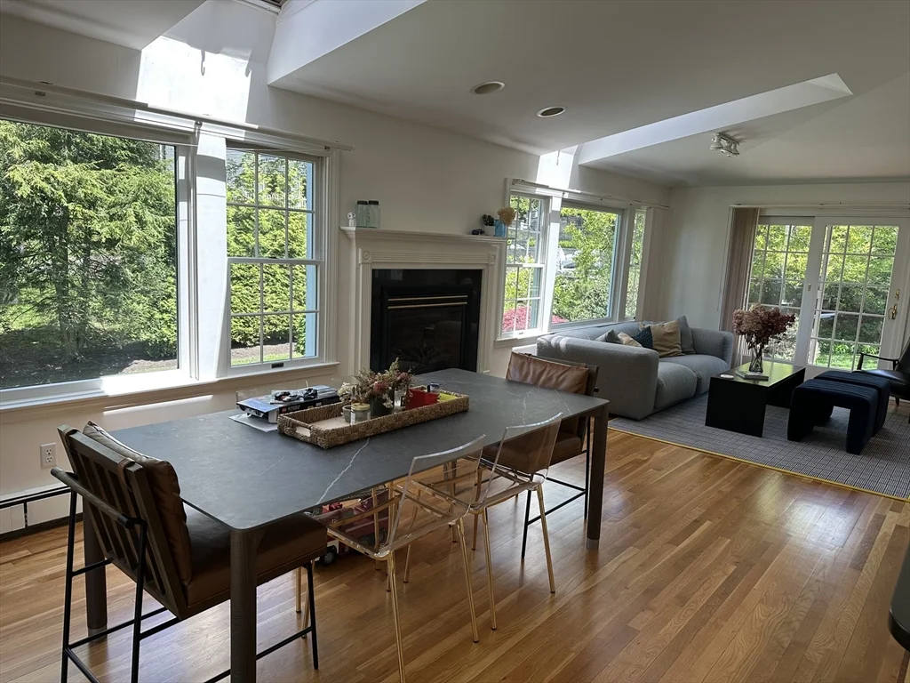5 bed, 3 bath apartment for rent at 45 Wellesley Rd Unit 0, Belmont — photo 3 of 40