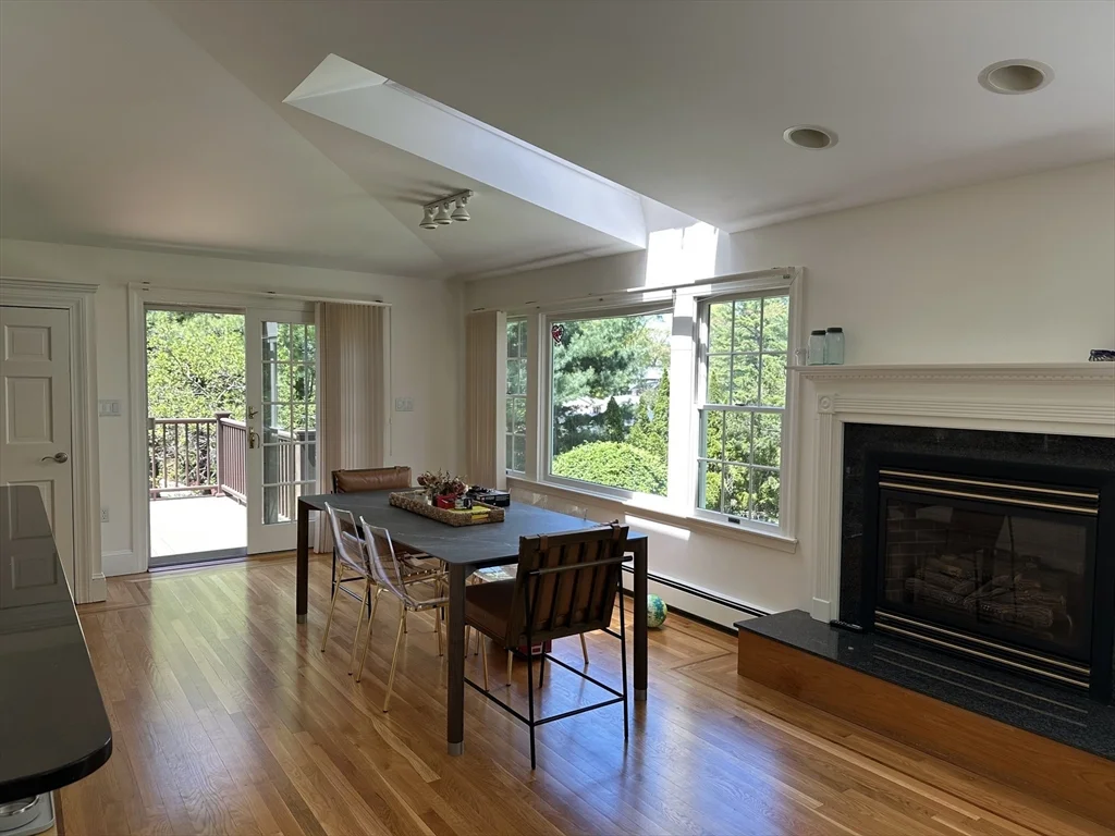 5 bed, 3 bath apartment for rent at 45 Wellesley Rd Unit 0, Belmont — photo 6 of 40