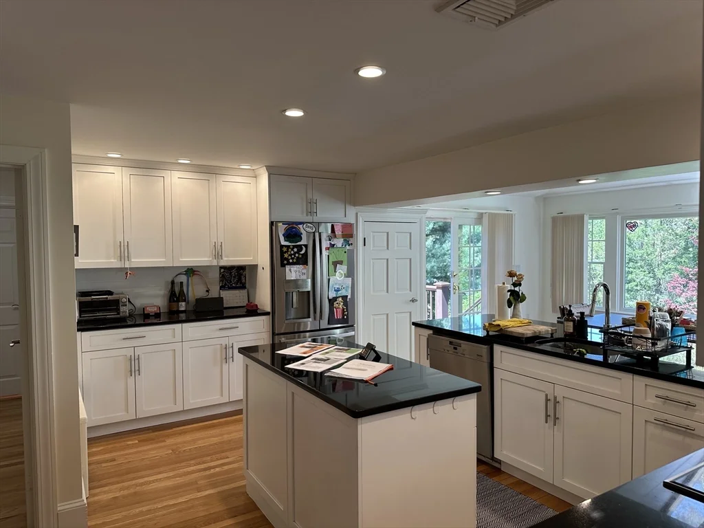 5 bed, 3 bath apartment for rent at 45 Wellesley Rd Unit 0, Belmont — photo 10 of 40
