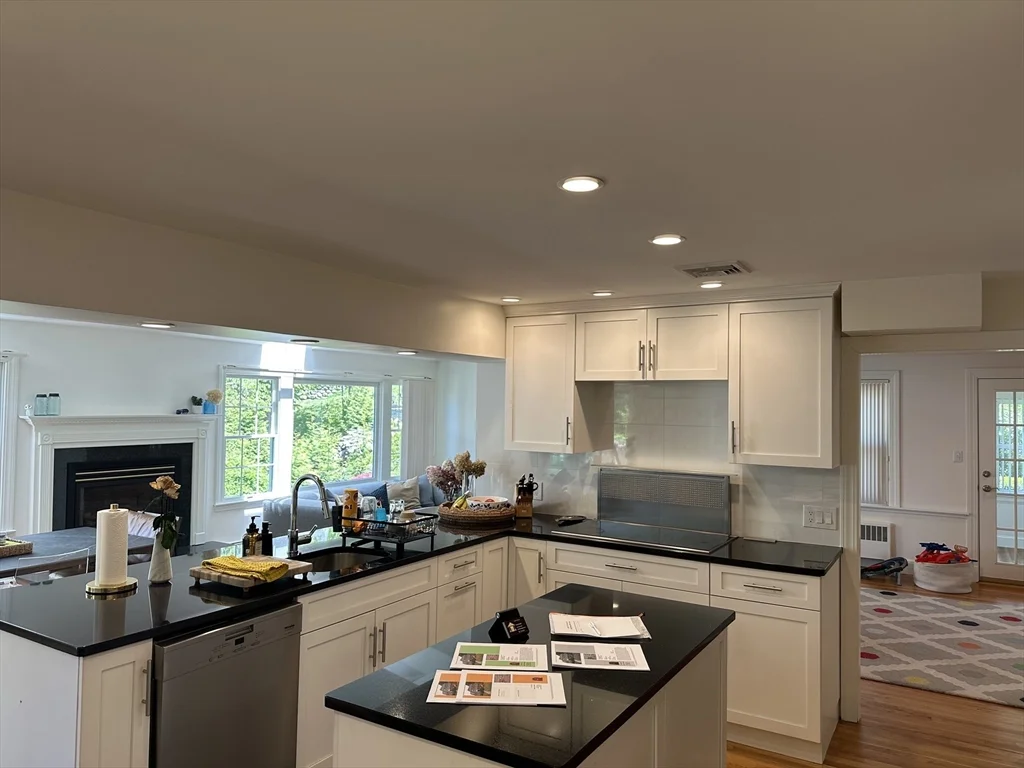5 bed, 3 bath apartment for rent at 45 Wellesley Rd Unit 0, Belmont — photo 9 of 40