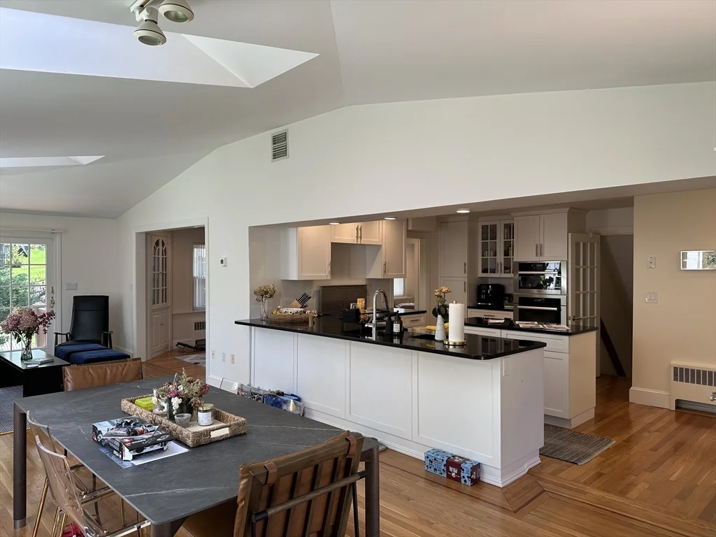 5 bed, 3 bath apartment for rent at 45 Wellesley Rd Unit 0, Belmont — photo 8 of 40