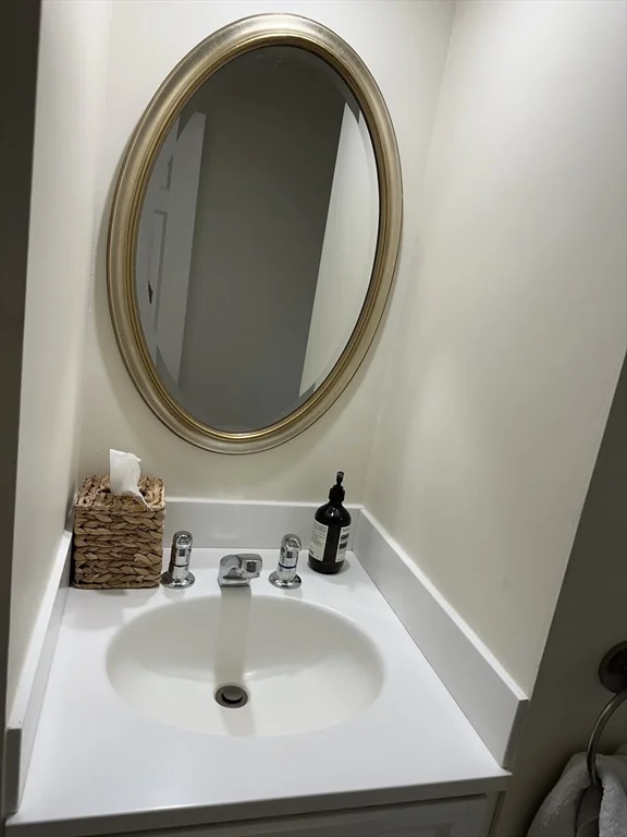 5 bed, 3 bath apartment for rent at 45 Wellesley Rd Unit 0, Belmont — photo 30 of 39