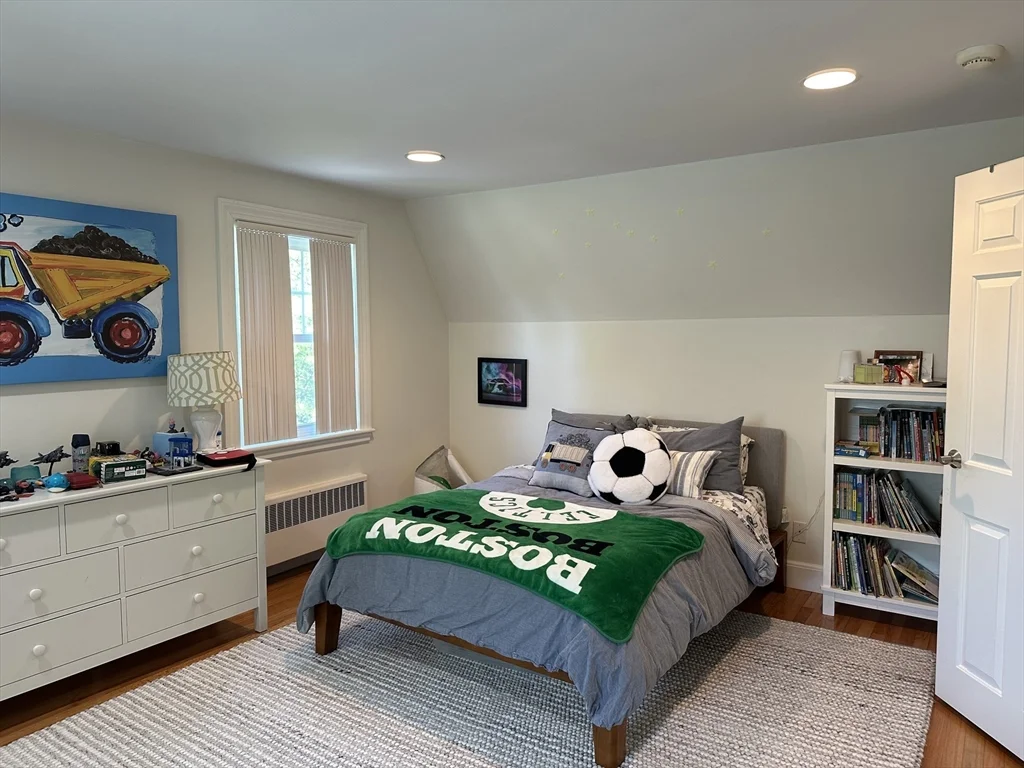 5 bed, 3 bath apartment for rent at 45 Wellesley Rd Unit 0, Belmont — photo 24 of 40