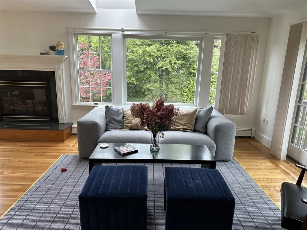 5 bed, 3 bath apartment for rent at 45 Wellesley Rd Unit 0, Belmont — photo 2 of 39