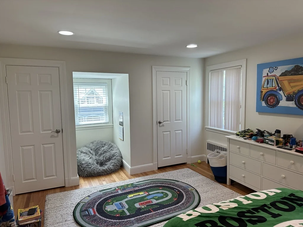 5 bed, 3 bath apartment for rent at 45 Wellesley Rd Unit 0, Belmont — photo 23 of 39