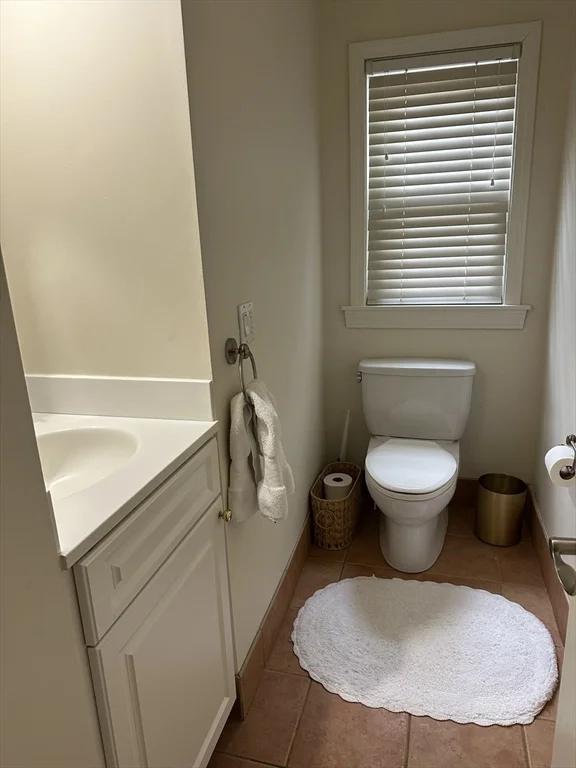 5 bed, 3 bath apartment for rent at 45 Wellesley Rd Unit 0, Belmont — photo 16 of 40