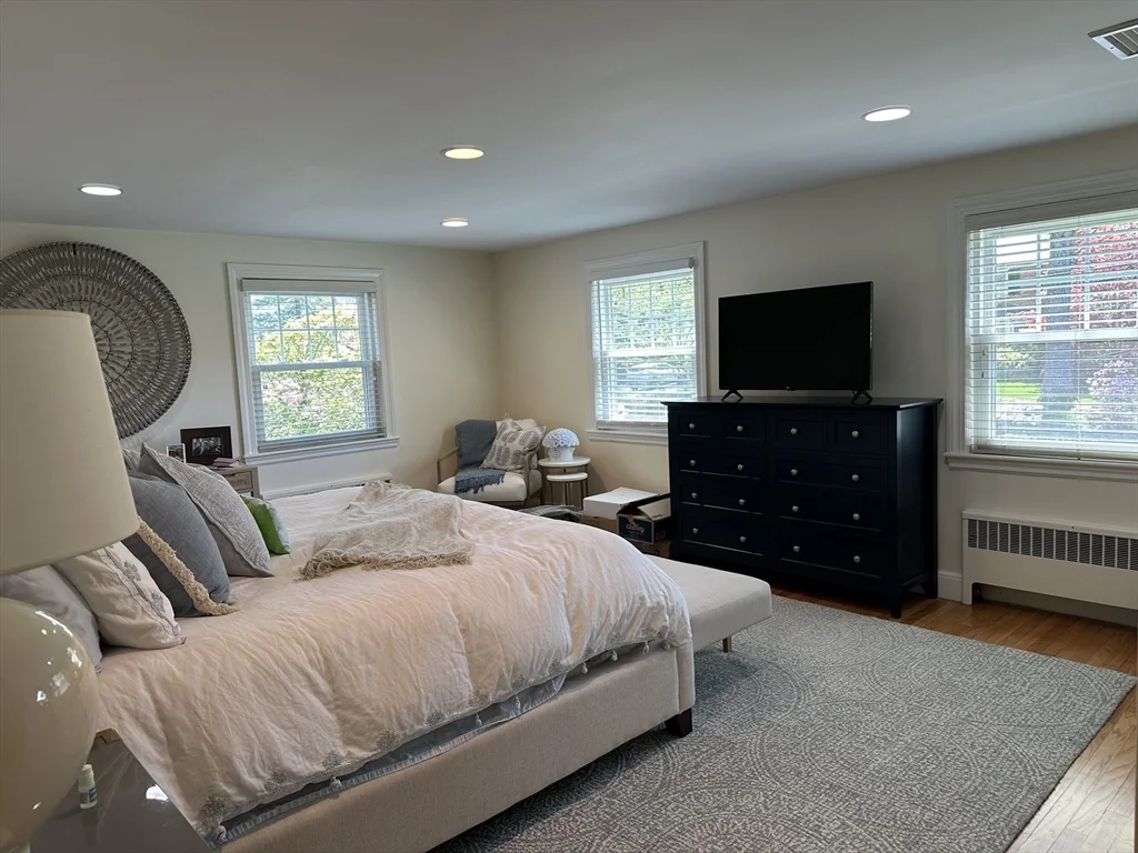 5 bed, 3 bath apartment for rent at 45 Wellesley Rd Unit 0, Belmont — photo 21 of 40