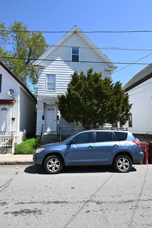 4 bed, 1 bath apartment for rent at 45 West 5th St Unit 2, Lowell — photo 1 of 15