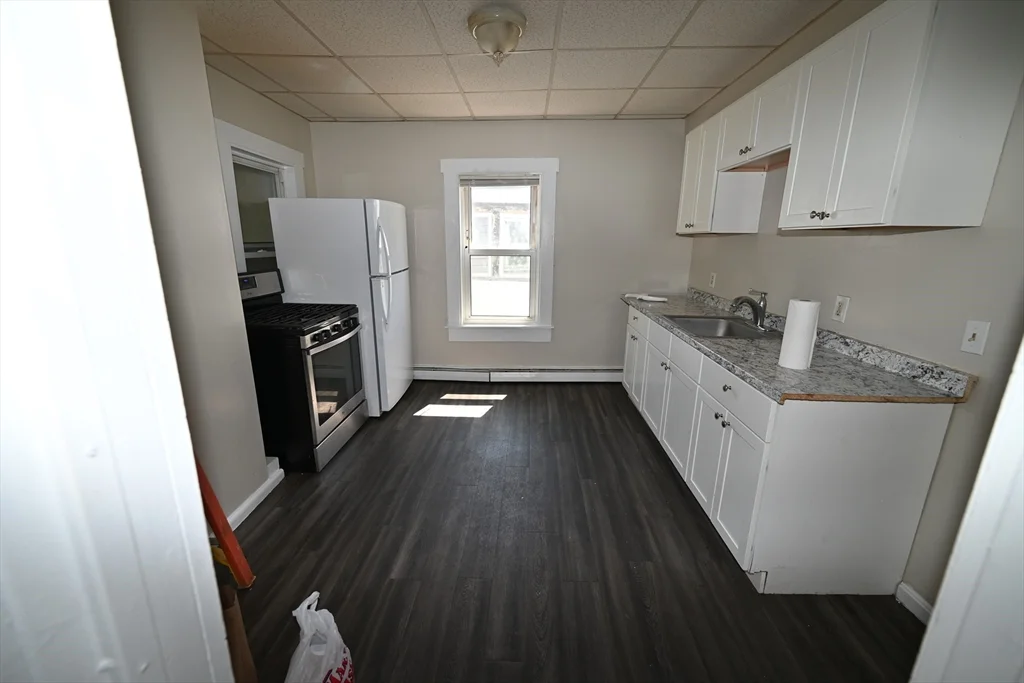4 bed, 1 bath apartment for rent at 45 West 5th St Unit 2, Lowell — photo 15 of 15