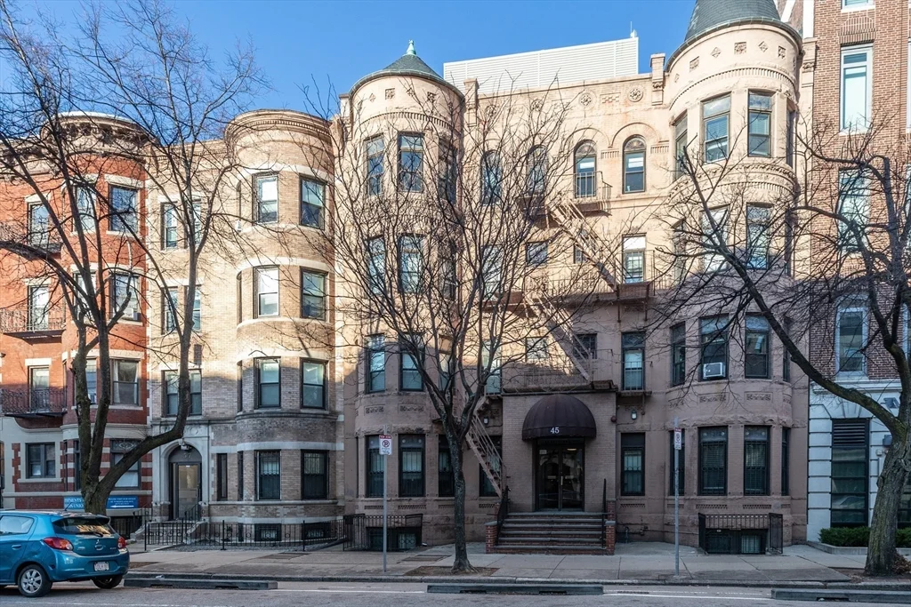 3 bed, 1 bath apartment for rent at 45 Westland Ave Unit 14, Fenway