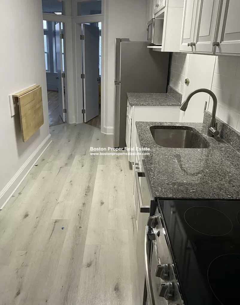 3 bed, 1 bath apartment for rent at 45 Westland Ave Unit 18, Fenway