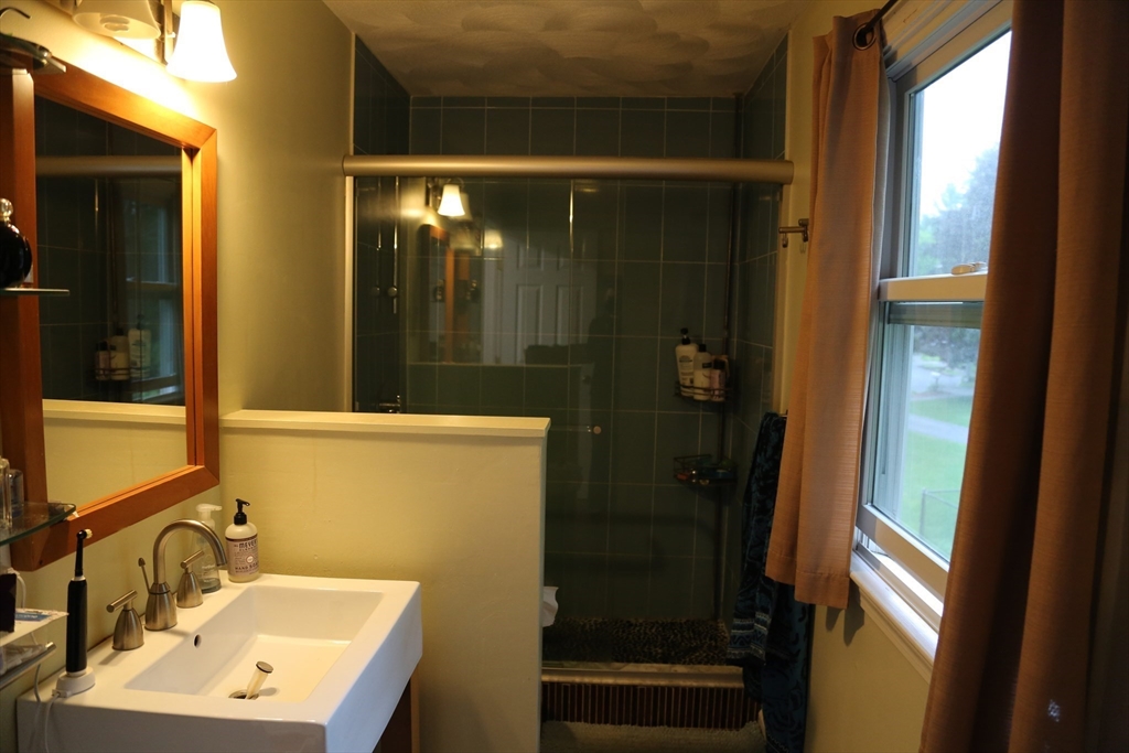 3 bed, 2 bath apartment for rent at 45 Winterberry Way, Bedford — photo 18 of 23