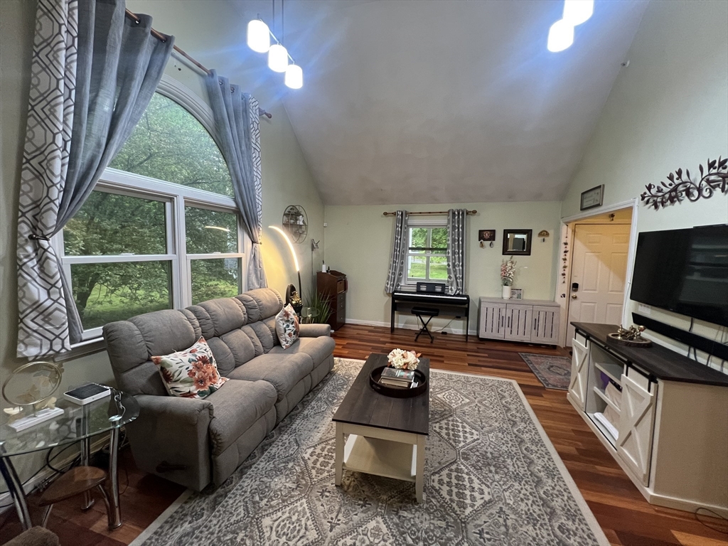 3 bed, 2 bath apartment for rent at 45 Winterberry Way, Bedford — photo 11 of 23