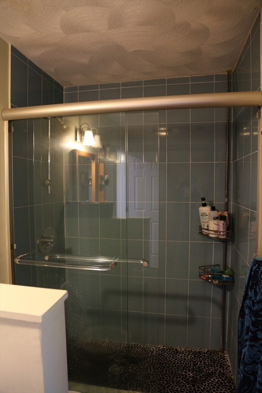 3 bed, 2 bath apartment for rent at 45 Winterberry Way, Bedford — photo 19 of 23
