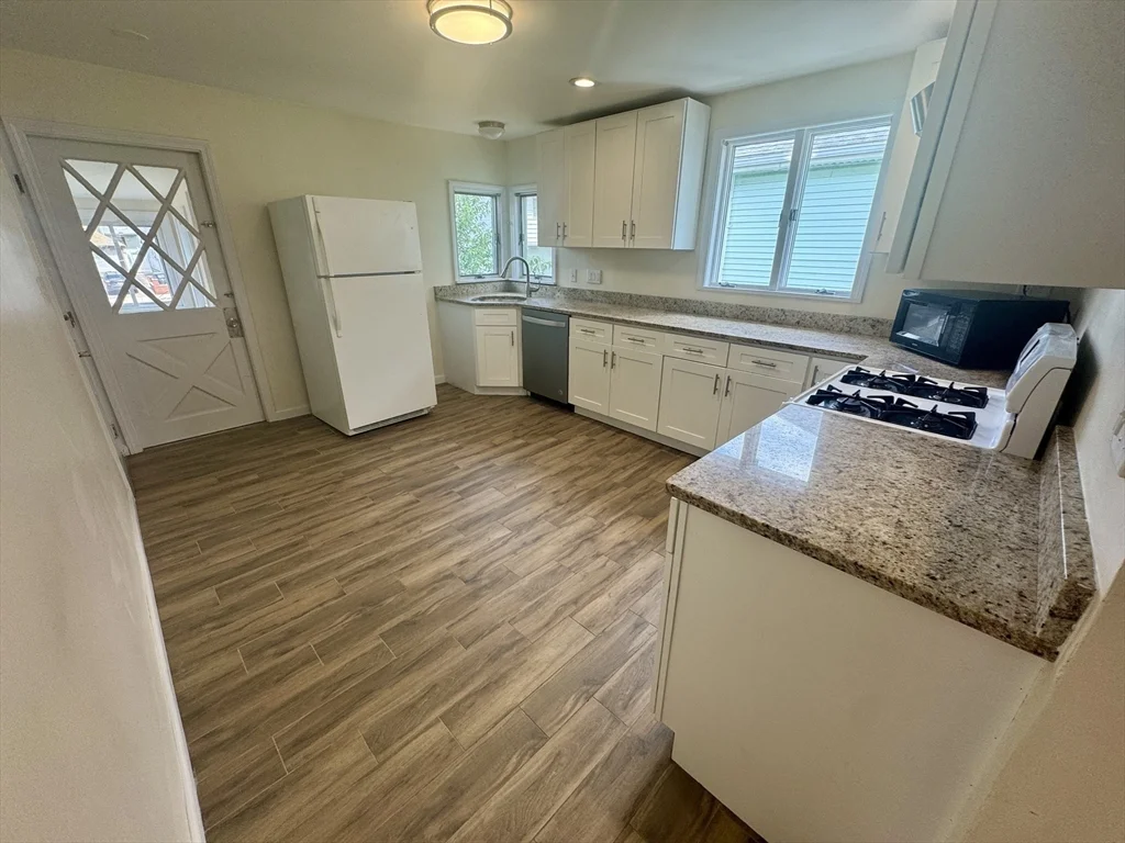 4 bed, 1 bath apartment for rent at 45 Woods Ave Unit 45, Somerville — photo 3 of 16