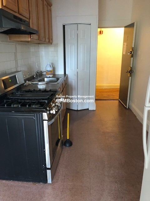 2 bed, 1 bath apartment for rent at 451 Norfolk St Unit 7, Mattapan — photo 6 of 10