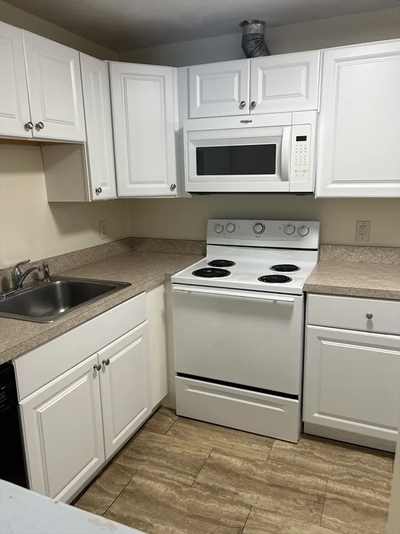 2 bed, 1 bath apartment for rent at 451 School St Unit 1-12, Marshfield — photo 2 of 8