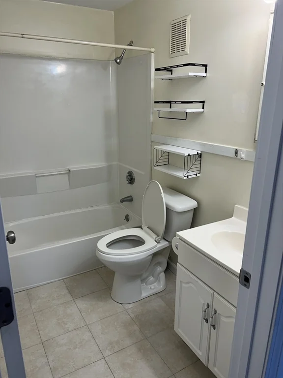 2 bed, 1 bath apartment for rent at 451 School St Unit 1-12, Marshfield — photo 8 of 8
