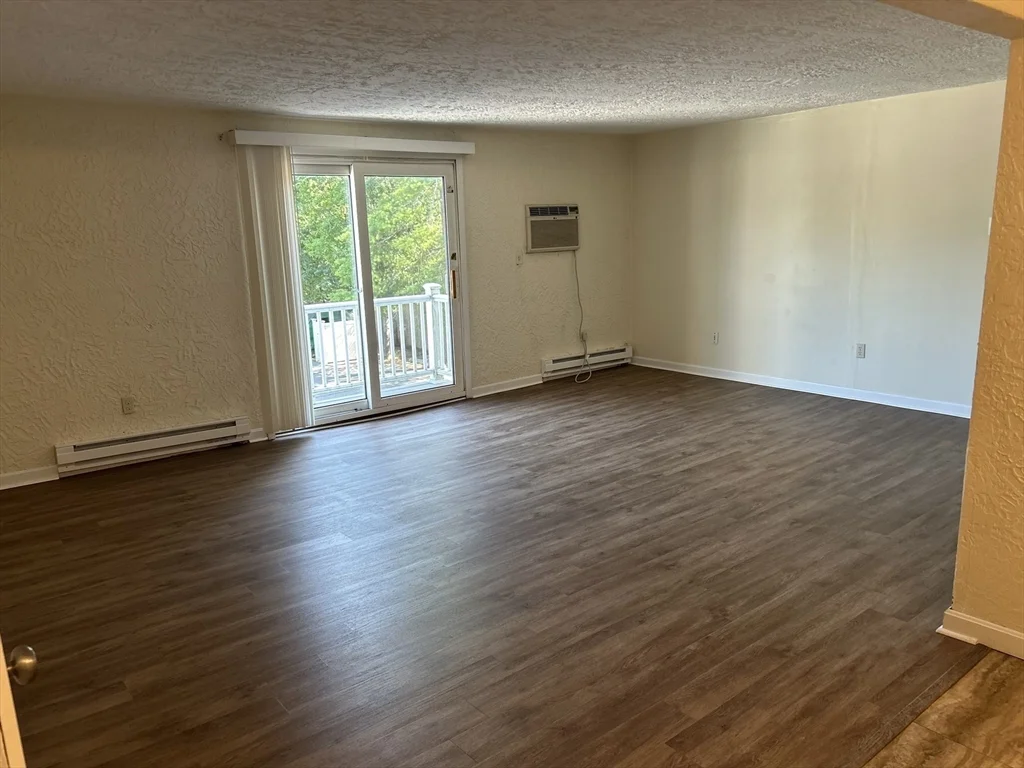 2 bed, 1 bath apartment for rent at 451 School St Unit 1-12, Marshfield — photo 4 of 8