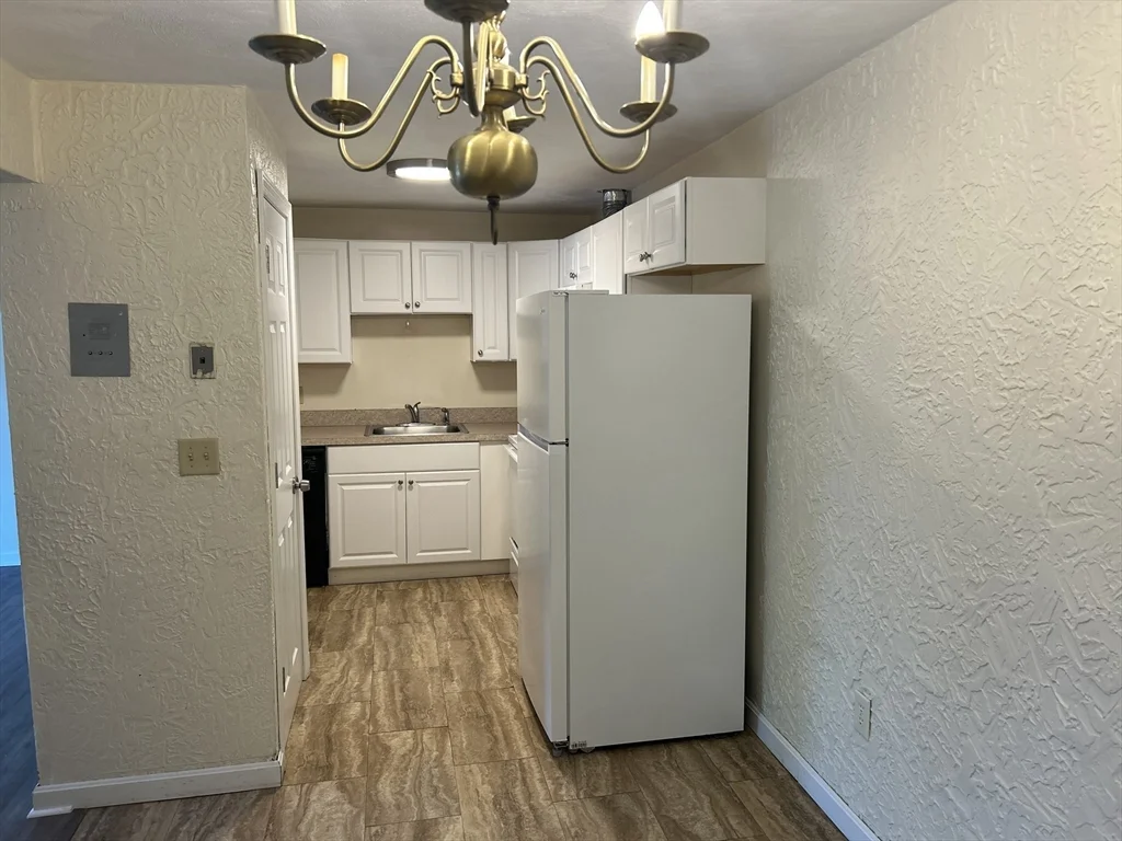 2 bed, 1 bath apartment for rent at 451 School St Unit 1-12, Marshfield — photo 3 of 8