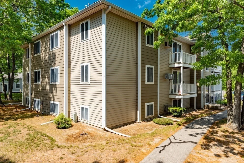 2 bed, 1 bath apartment for rent at 451 School Unit 9-12, Marshfield — photo 1 of 12