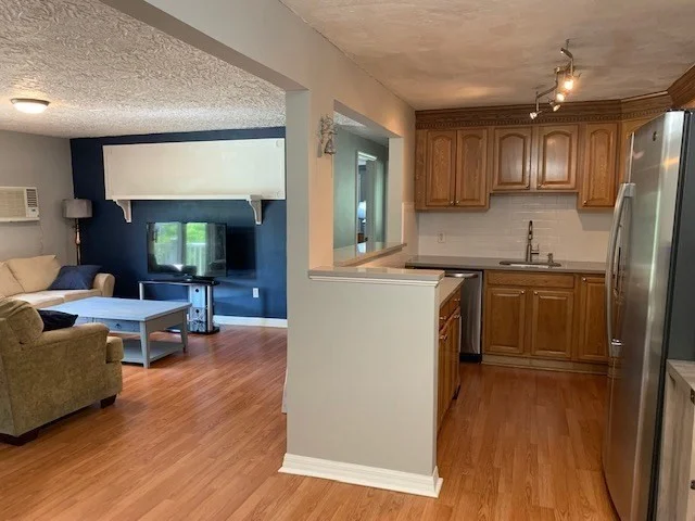 2 bed, 1 bath apartment for rent at 451 School Unit 9-12, Marshfield — photo 4 of 12