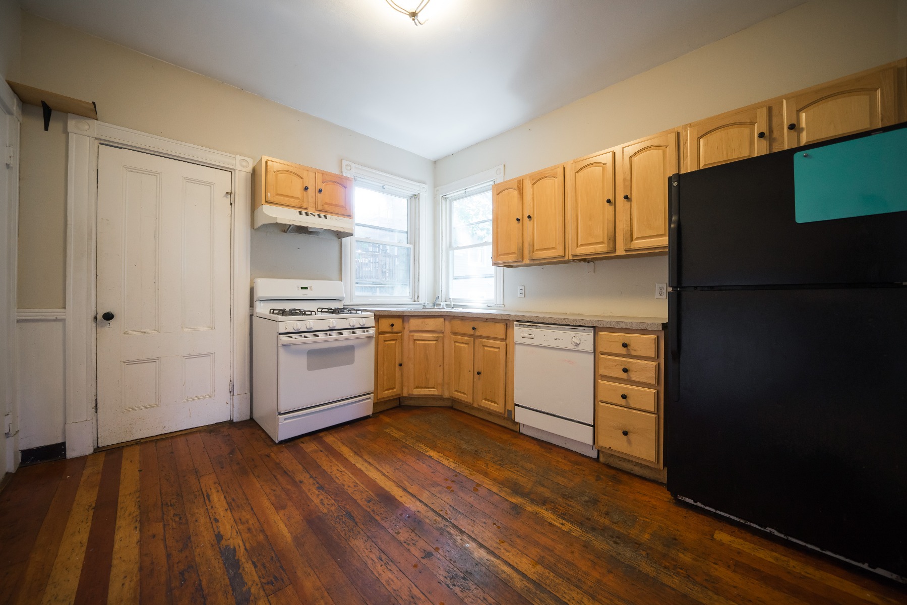 6 bed, 2 bath apartment for rent at 452 Centre St Unit 2, Jamaica Plain
