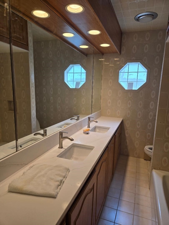 3 bed, 1 bath apartment for rent at 452 Highland Unit 1, Malden — photo 5 of 15