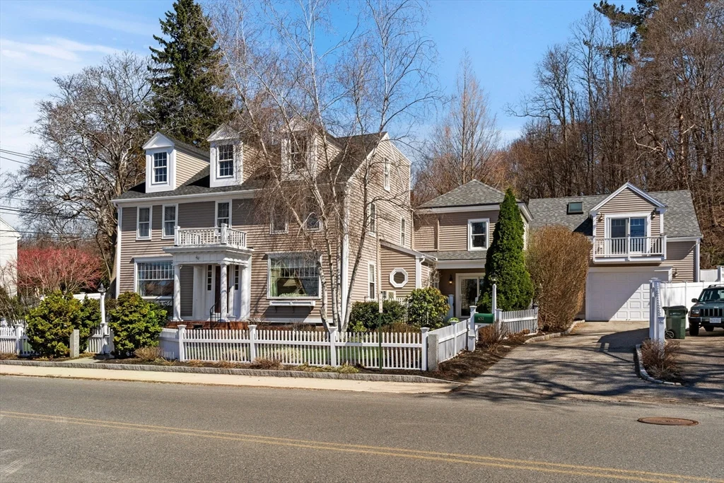 3 bed, 2 bath apartment for rent at 452 Main St Unit B, Amesbury — photo 1 of 31