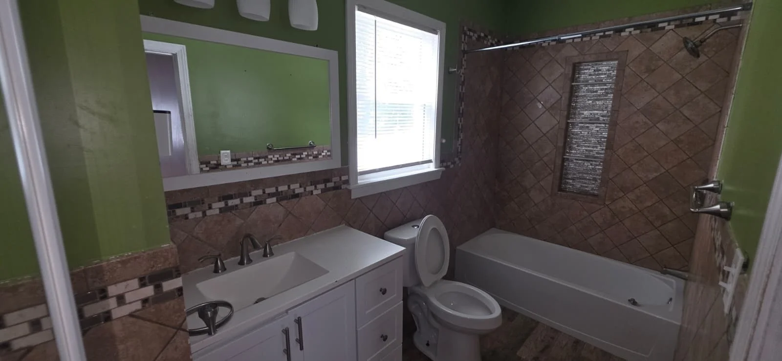 2 bed, 1 bath apartment for rent at 452 N Montello St Unit 1, Brockton
