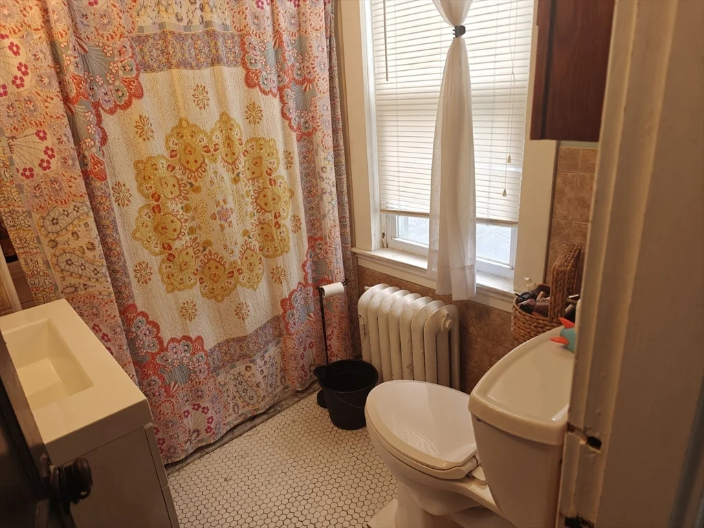 3 bed, 1 bath apartment for rent at 452 Osborn St Unit 2, Fall River — photo 17 of 18