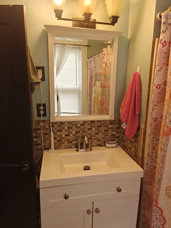 3 bed, 1 bath apartment for rent at 452 Osborn St Unit 2, Fall River — photo 15 of 18