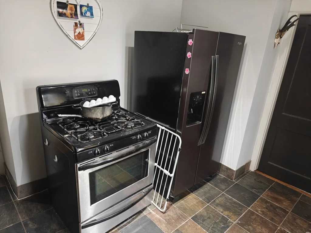 3 bed, 1 bath apartment for rent at 452 Osborn St Unit 2, Fall River — photo 13 of 18