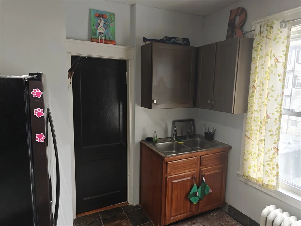 3 bed, 1 bath apartment for rent at 452 Osborn St Unit 2, Fall River — photo 14 of 18