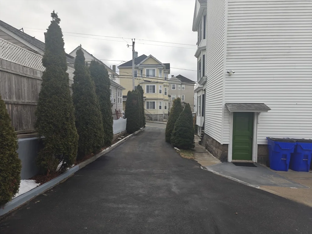 3 bed, 1 bath apartment for rent at 452 Osborn St Unit 3, Fall River — photo 2 of 20