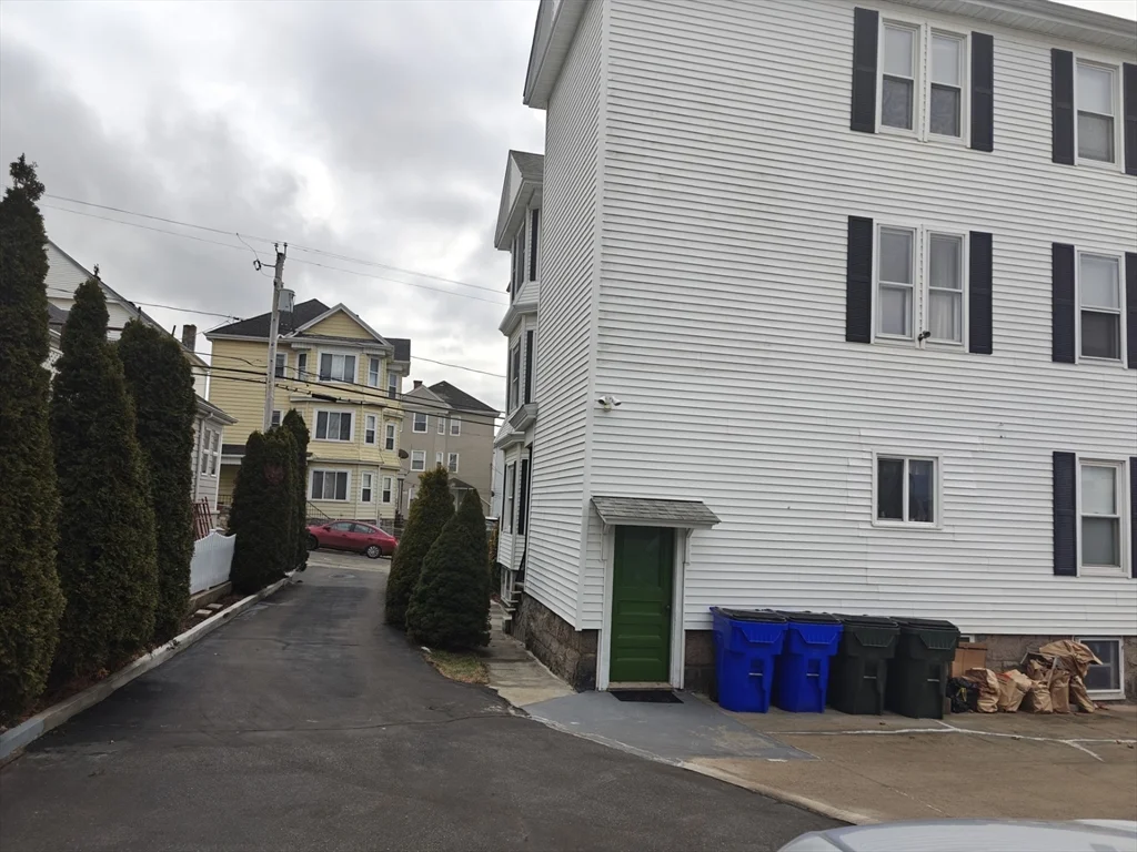 3 bed, 1 bath apartment for rent at 452 Osborn St Unit 3, Fall River — photo 3 of 20